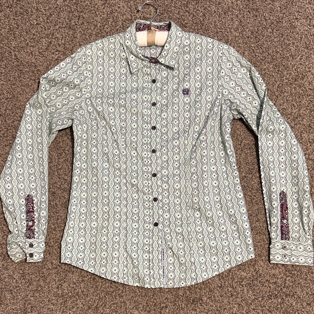 Women’s size L Cinch Western Geometric Patterned Shirt
